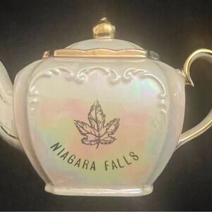 Niagara Falls Iridescent Teapot with Gold Accents By Sadler of England